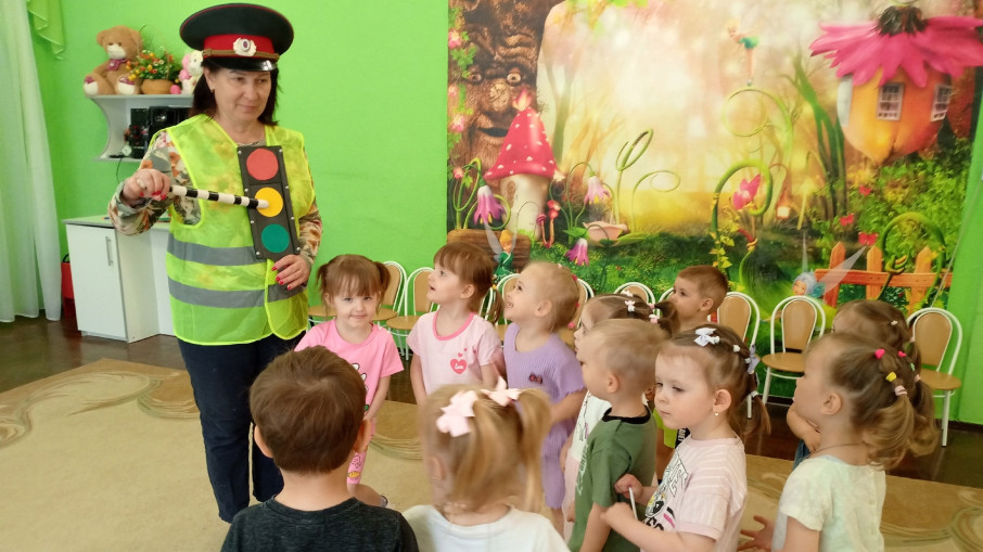 «Cветофор в гостях у малышей» «Cветофор в гостях у малышей».